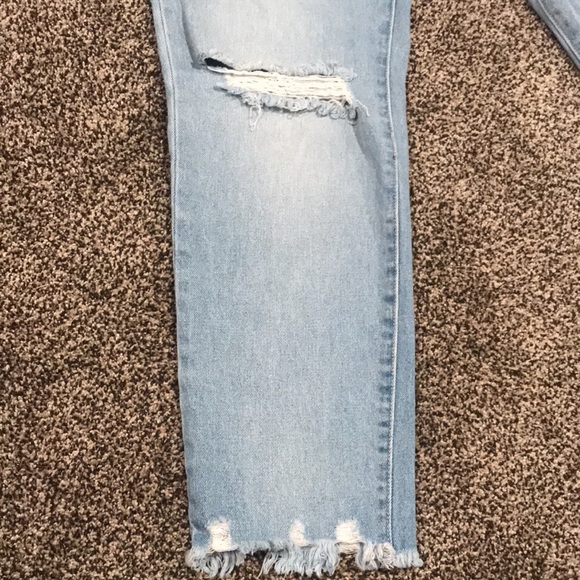 Sneak Peek Boyfriend Jeans Light Wash - Picture 3 of 10